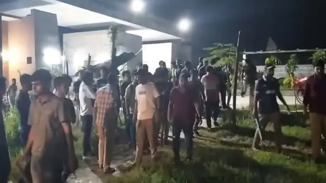 গোপালগঞ্জ বিজ্ঞান ও প্রযুক্তি বিশ্ববিদ্যালয়ে পোস্টকে কেন্দ্র করে দুই বিভাগের শিক্ষার্থীদের মধ্যে ধাওয়া-পাল্টা