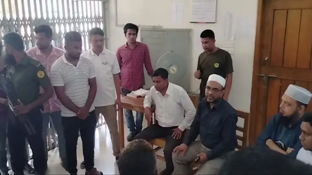 গোপালগঞ্জ মেডিকেল কলেজ হাসপাতালে বেঞ্চে বসা নিয়ে ষ্টাফ ও আনসার সদস্যদের মধ্যে হাতাহাতি, আহত-৫