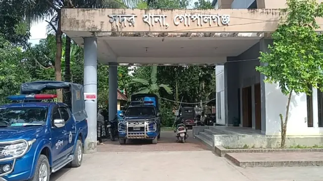 গোপালগঞ্জে আলাদা সড়ক দুর্ঘটনায় দুই ভ্যান চালক নিহত