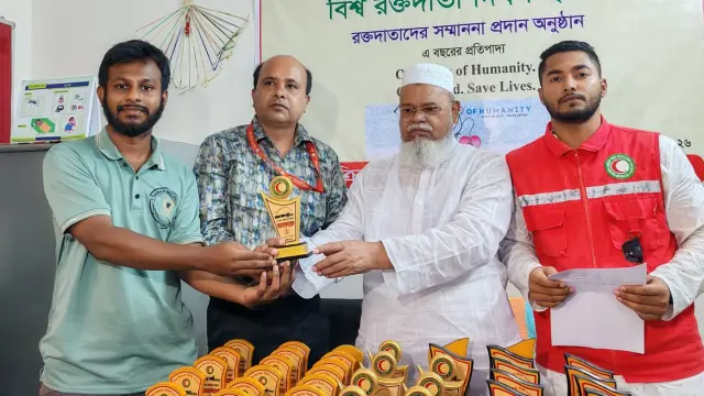 গোপালগঞ্জে আলোচনা সভা ও রক্তদাতাদের সম্মামনা প্রদানের মধ্য দিয়ে বিশ্ব রক্তদাতা দিবস পালিত