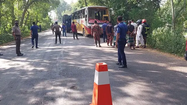 গোপালগঞ্জে বাস ও ট্রাক সংঘর্ষ, আহত-২৫