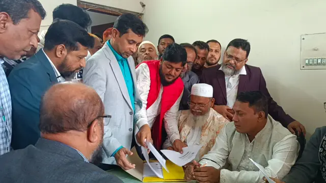 গোপালগঞ্জে বিএনপির তিন প্রার্থীসহ ৫ প্রার্থীর মনোনয়ন ফরম সংগ্রহ
