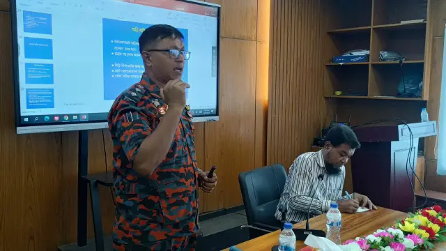 গোপালগঞ্জে বিএনসিসি সুন্দরবন রেজিমেন্ট কর্তৃক নির্দেশিত ফায়ার ফাইটিং ম্যাসেজমেন্ট প্রশিক্ষণ অনুষ্ঠিত