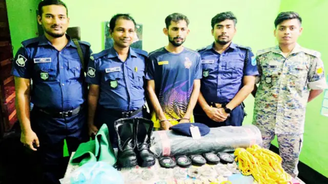 গোপালগঞ্জে চুরির অভিযোগে কারারক্ষী গ্রেপ্তার, কারাগারে প্রেরন