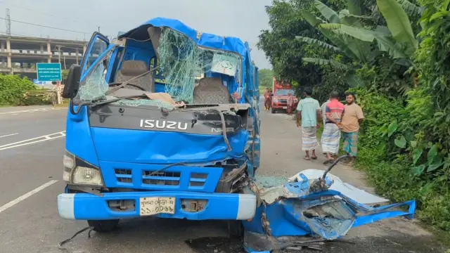 গোপালগঞ্জে দাঁড়িয়ে থাকা ট্রাকে পিকআপের ধাক্কা, হেলপার নিহত