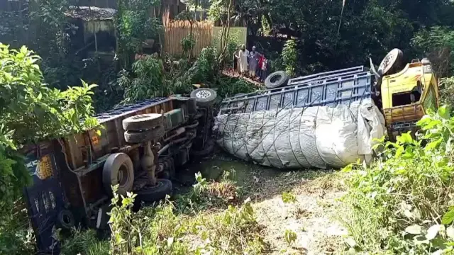 গোপালগঞ্জে দুটি ট্রাকের সংঘর্ষ, চালক নিহত