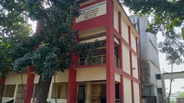 গোপালগঞ্জে দ্বিতীয় দিনের মত চলছে সরকারি প্রাথমিক বিদ্যালয়ের শিক্ষকদের কর্মবিরতি