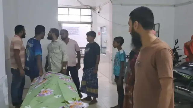 গোপালগঞ্জে মাইক্রোবাস চাপায় ডেন্টাল কলেজ হাসপাতালের নিরাপত্তা প্রহরী নিহত