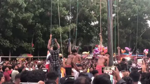 গোপালগঞ্জে অনুষ্ঠিত হলো শত বছরের পুরোনো ঐতিহ্যবাহী ১০ সন্ন্যাস চড়ক ঘুল্লী