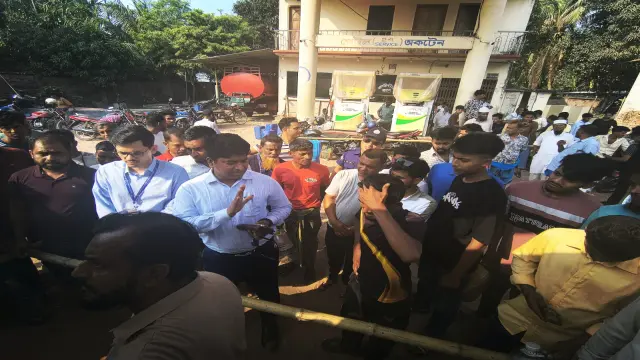 গোপালগঞ্জে পরিমাপে কম দেওয়ার অভিযোগে ফিলিং স্টেশনকে ৩০ হাজার টাকা জরিমানা