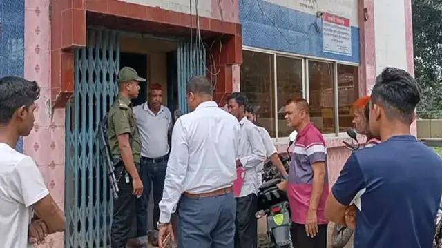 গোপালগঞ্জে ভোক্তা অধিকার ও ক্যাবের যৌথ অভিযান, দুই প্রতিষ্ঠানে জরিমানা