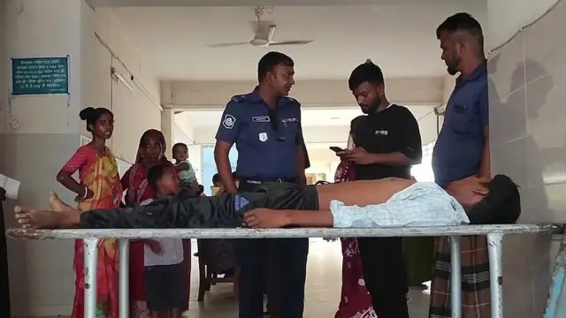 গোপালগঞ্জের বাসের চাপায় ভ্যান চালক নিহত