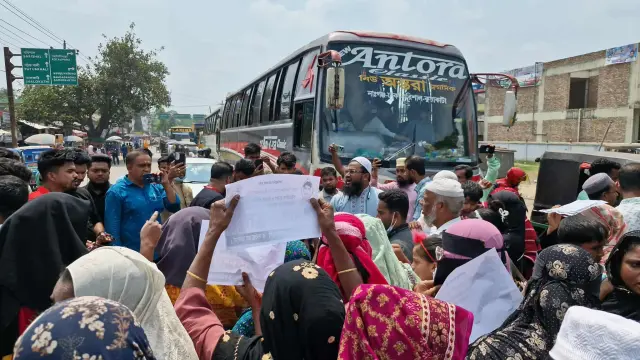 গৌরনদীতে মহাসড়ক অবরোধ করে বিক্ষোভ