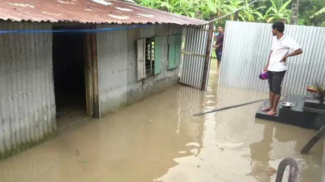গত কয়েক দিনের টানা বর্ষণে পৌর এলাকায় জলাবদ্ধতা চরম ভোগান্তিতে পৌরবাসী