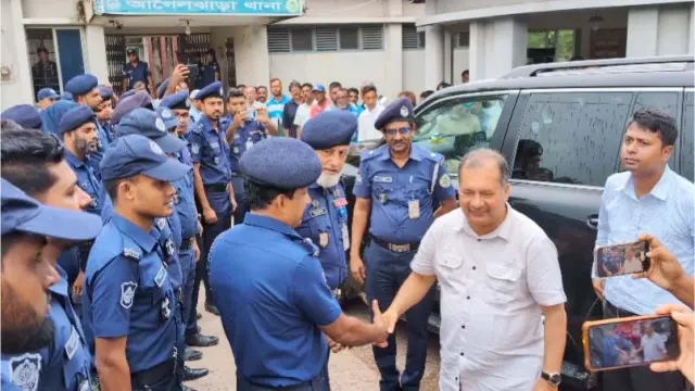 হামলা চালানো সেই আগৈলঝাড়া থানা পরিদর্শনে তথ্যমন্ত্রী