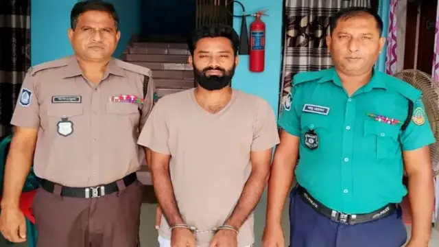 হারাগাছে চুল ছিনতাই অভিযোগে আসামি গ্রেপ্তার