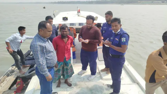 হিজলায় ৬ জেলে আটক