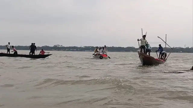 হিজলায় ঝড়ের কবলে মেঘনা নদীতে ট্রলার ডুবিতে ৩ জন নিখোঁজ