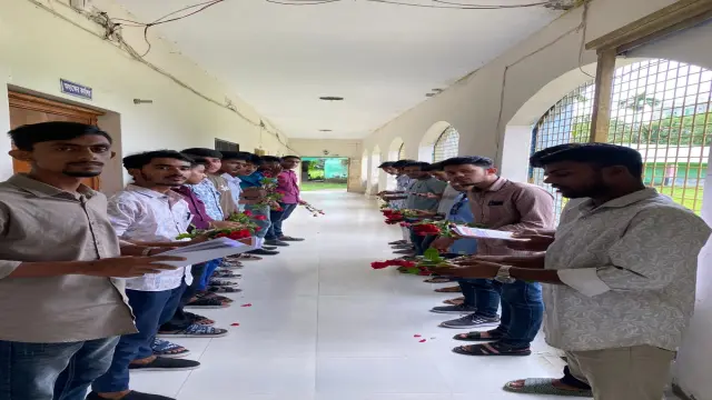 ইন্দুরকানীতে নবীন শিক্ষার্থীদের ফুল দিয়ে বরণ করলেন কলেজ ছাত্রদল