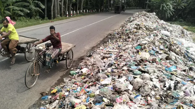 ইউএনও’র আশ্বাস: সরিয়ে  নেওয়া হবে ময়লার ভাগার
