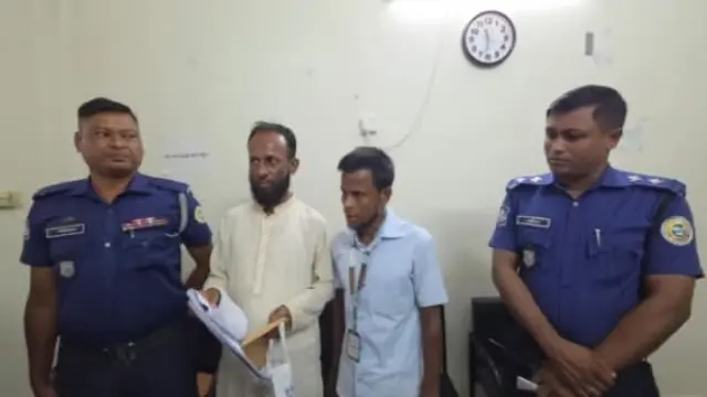 জেলা প্রশাসক কার্যালয়ে গোপনে ভিডিও ধারণ, সাংবাদিক নামধারী দুই ব্যক্তি আটক