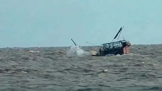 ঝড়ের কবলে বঙ্গোপসাগরে ট্রলারডুবি, নিখোঁজ ৬