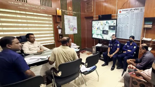 জমি নামজারি করতে গিয়ে  কাঠ ব্যবসায়ীর কারাদন্ড