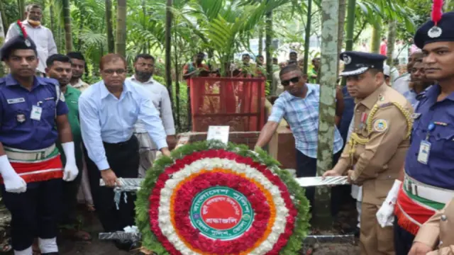 জুলাই গণঅভ্যূত্থান দিবস উপলক্ষে ভোলা জেলা প্রশাসন ও পুলিশ সুপারের পক্ষ থেকে শহীদদের প্রতি শ্রদ্ধা নিবেদন