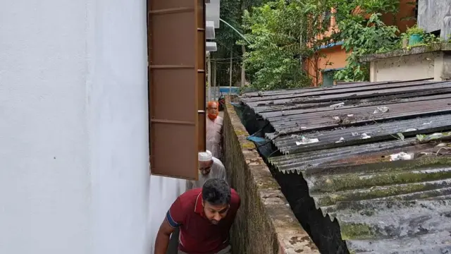 কাশিয়ানীতে প্রভাবশালীদের বেড়ায় অবরুদ্ধ মুক্তিযোদ্ধা পরিবার