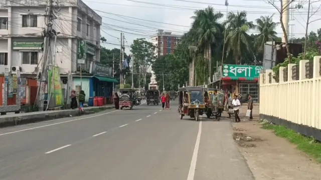 কায্যক্রম নিষিদ্ধ আওয়ামী লীগের প্রতিষ্ঠা বার্ষিকী উপলক্ষে গোপালগঞ্জে সেনাবাহিনী মোতায়েন, পরিস্থিতি স্বাভাবিক