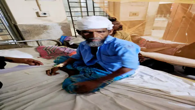 কেশবপুরে বাবার লাশ রেখে জমি বিরোধে দুই ভাইয়ের সংঘর্ষ, কুড়ালের কোপে আহতের অভিযোগ।