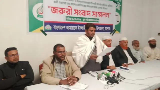 কেশবপুরে দাঁড়িপাল্লার প্রার্থীর বাসভবনে ককটেল ছুড়ল দুর্বৃত্তরা।