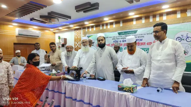 কেশবপুরে হতদরিদ্রদের মাঝে সেলাই মেশিনসহ বিভিন্ন উপকরণ বিতরণ