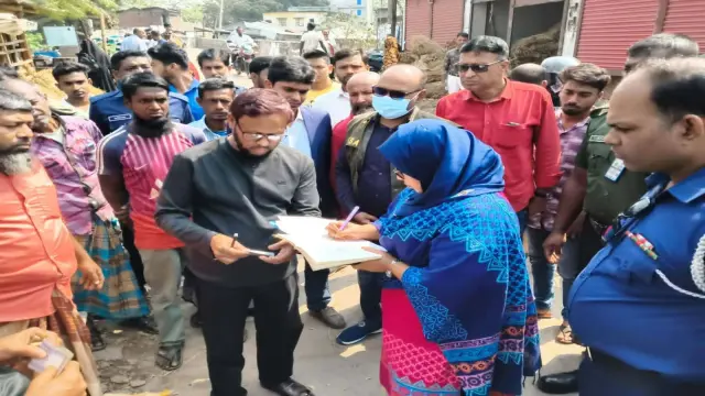 কেশবপুরে খাদ্যে ভেজালের অভিযোগে বিক্রেতা প্রশাসনের জালে আটকা।