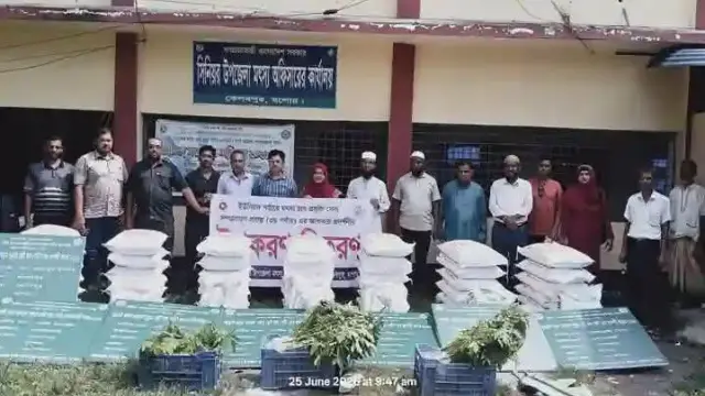 কেশবপুরে মৎস্য চাষীদের মাঝে উপকরণ সামগ্রী বিতরণ