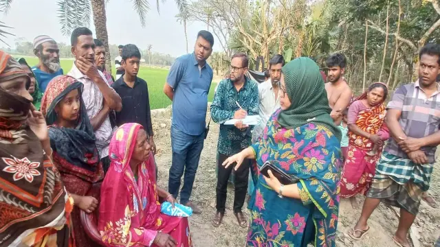 কেশবপুরে প্রশাসনের চোখে ফাঁকি দিয়ে মাটি কাটায় অর্থদণ্ড।