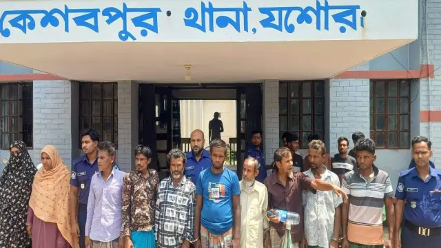 কেশবপুরে পুলিশের অভিযানে ১৭ আসামি গ্রেফতার