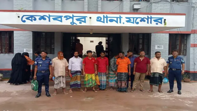 কেশবপুরে পুলিশের  অভিযানে নারীসহ ১১  ওয়ারেন্টভূক্ত  আসামি গ্রেফতার