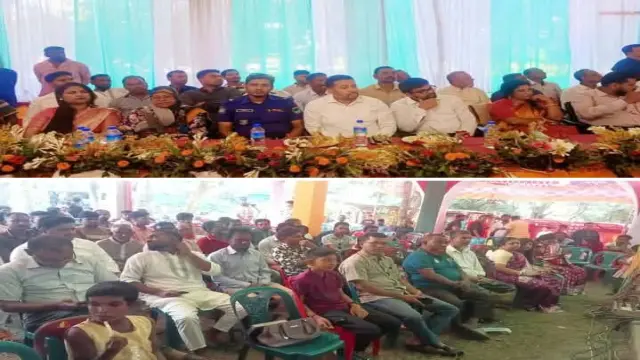 কেশবপুরের মাগুরাডাঙ্গা ত্রিপল্লী মন্দিরে দুর্গোৎসবের মহানবমীতে বস্ত্র বিতরণ।