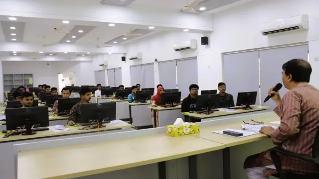 খুবিতে হিট প্রকল্পের আওতায় তৃতীয় দিনের লাইব্রেরি ওরিয়েন্টেশন অনুষ্ঠিত