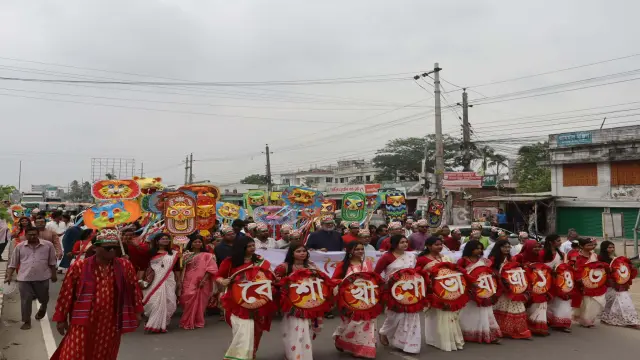 খুলনা বিশ্ববিদ্যালয়ে বৈশাখী শোভাযাত্রায় বর্ণিল নববর্ষ উদযাপন