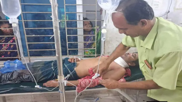 কিস্তি ও সংসার খরচের চাপ, গলা কেটে আত্মহত্যার চেষ্টা যুবকের