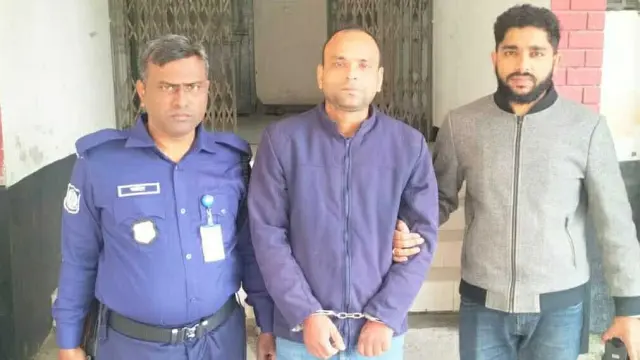 কমিউনিটি ক্লিনিক থেকে নিষিদ্ধ   ছাত্রলীগ সভাপতি আটক