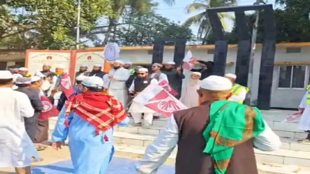 কোটালীপাড়ায় শহীদ মিনার অবমাননার অভিযোগ ইসলামী আন্দোলনের প্রার্থী ও নেতা কর্মীদের বিরুদ্ধে
