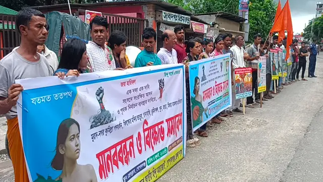 কুমিল্লার মুরাদনগরে গণধর্ষণ, খিলক্ষেতে মন্দির ভাংচুরের প্রতিবাদে গোপালগঞ্জে মানববন্ধন ও বিক্ষোভ সমাবেশ