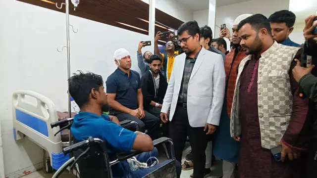 কুমিল্লা'য় নির্বাচনী সহিংসতা'য় আহত কর্মীদের দেখতে হাসপাতালে শিবির সভাপতি