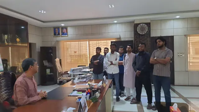 লিফট সংস্কারের দাবিতে উপাচার্য বরাবর যবিপ্রবি শিক্ষার্থীদের স্মারকলিপি