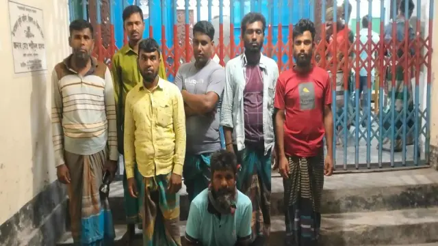 মেঘনায় ১৩ জেলে আটক