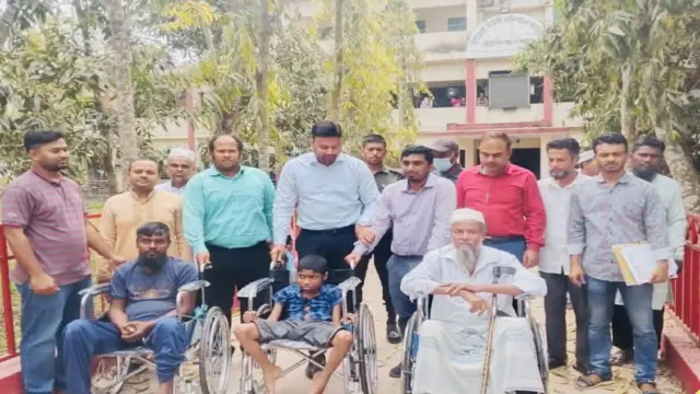 মেহেন্দিগঞ্জ সমাজসেবা অধিদপ্তরের উদ্যোগে হুইল চেয়ার ও চেক বিতরণ।