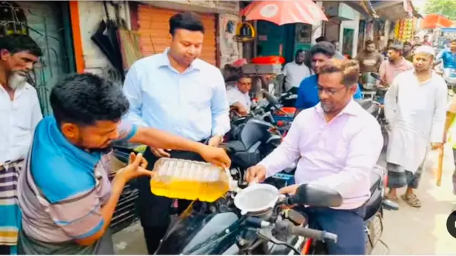 মেহেন্দিগঞ্জে ইউএনও উদ্যোগে ন্যায্যমূল্যে পেট্রোল ও ডিজেল বিক্রি।